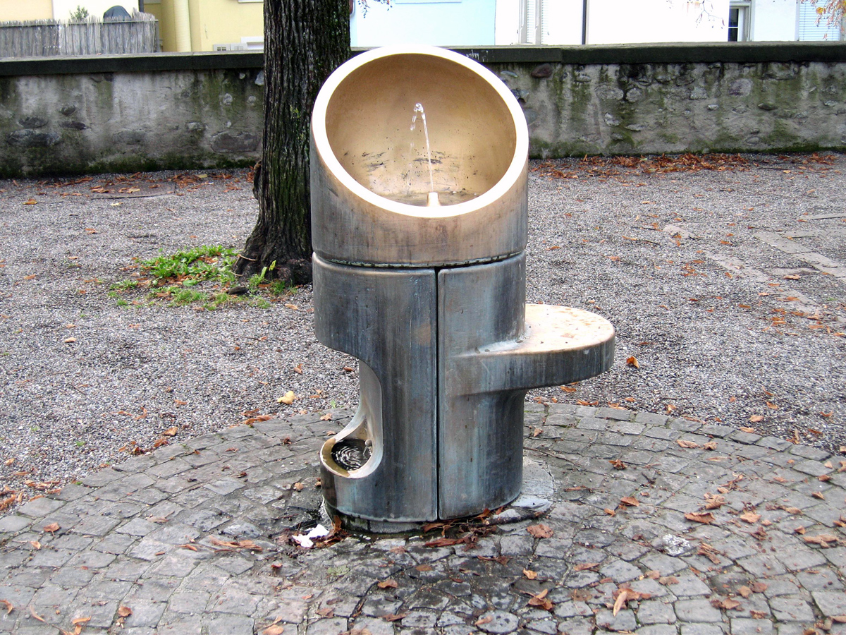Notwasserbrunnen Lindenhof *** 1976ff *** Bronze *** - *** Entwurf Alfred Aebersold, 1973 (Quellwassernetz)